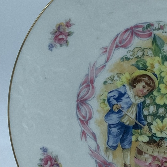 Vintage Royal Doulton Valentines Day 1985 Collectible Plate - Picture 4 of 9